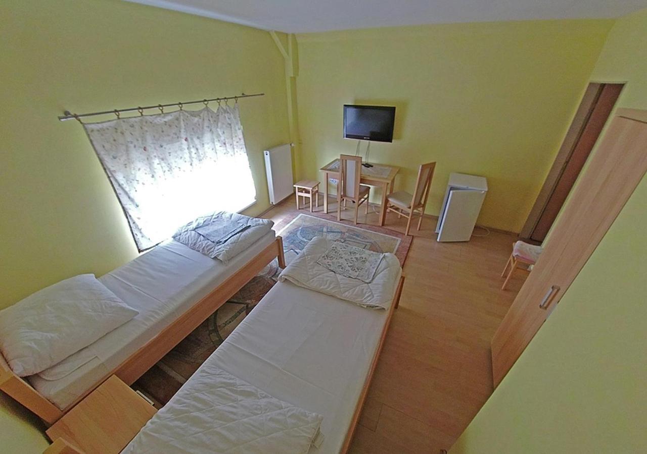 Hostel "Na Bocianowie" Bydgoszcz Esterno foto